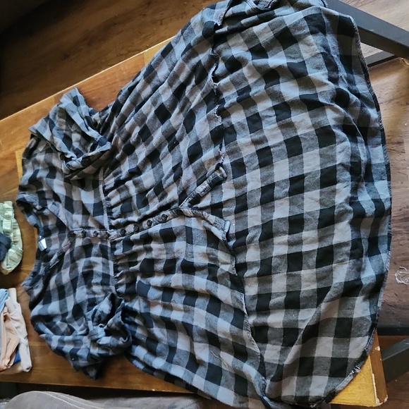 Womens torrid gray/black checkered high low top - Picture 1 of 5